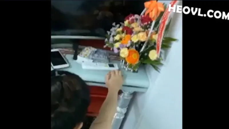 Không chịu đi tắm vì dam dang quá cần Nắc luôn !